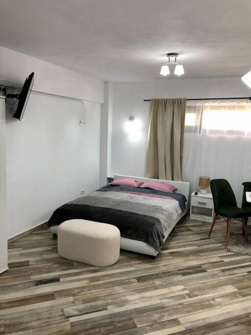 Garsoniera- Bulevard Dem Radulescu Ramnicu Valcea Ngoại thất bức ảnh