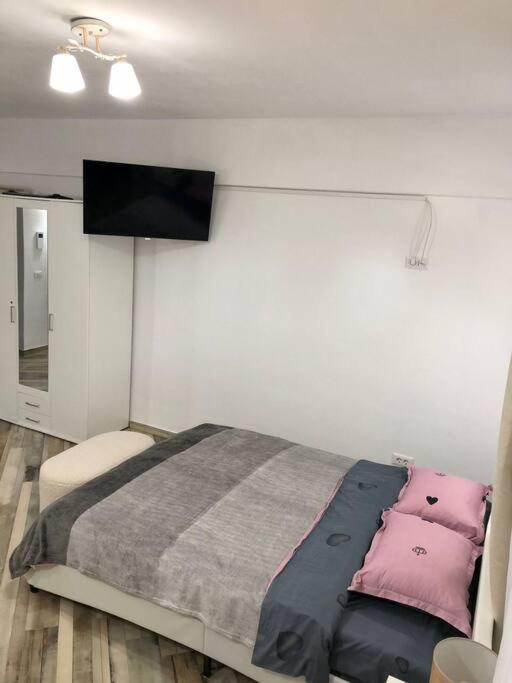 Garsoniera- Bulevard Dem Radulescu Ramnicu Valcea Ngoại thất bức ảnh